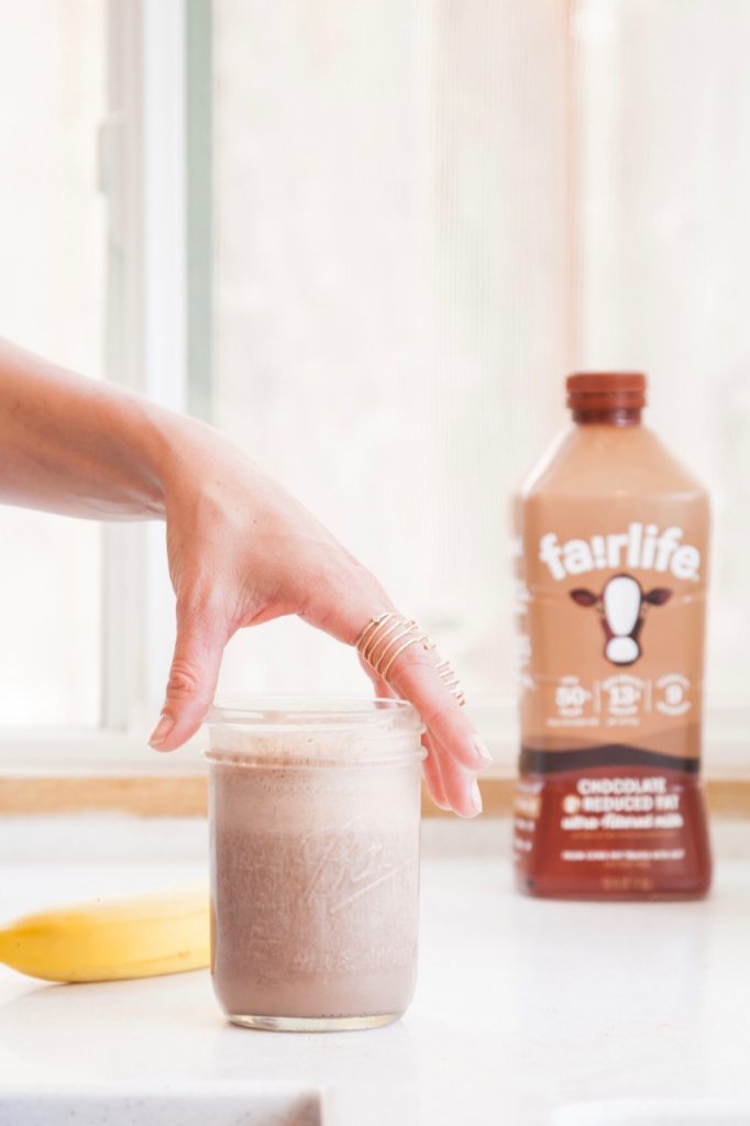 How To Make A Smoothie With fairlife Chocolate Milk & Banana